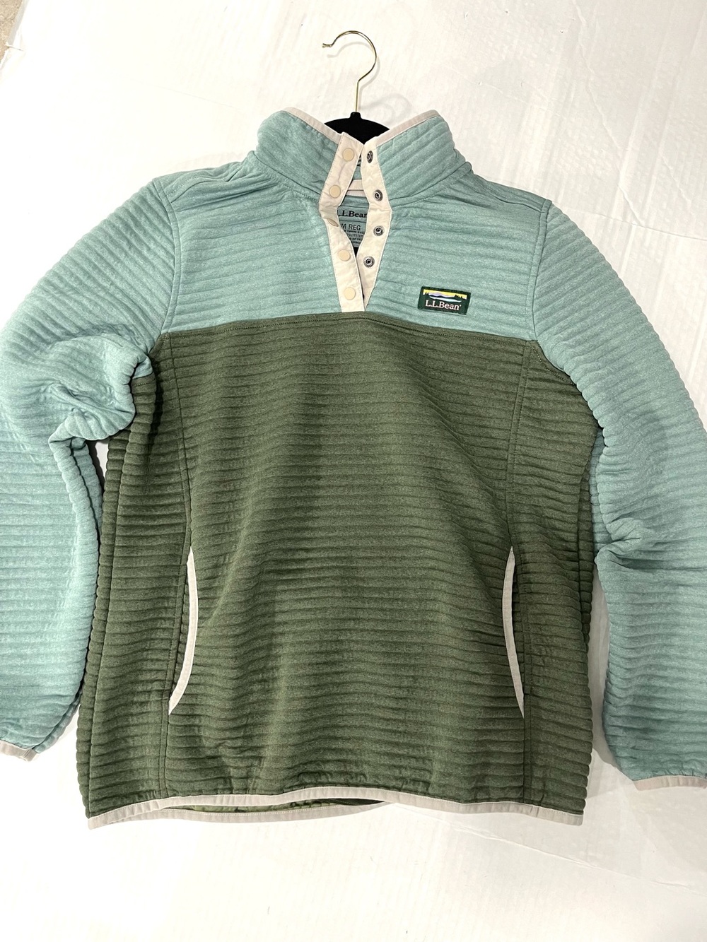 L.L. BEAN AIRLIGHT COLOR-BLOCK PULLOVER